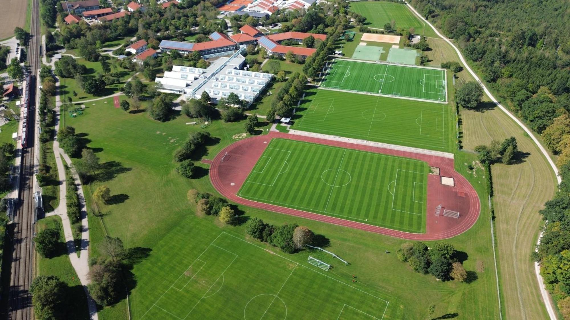Отель Sportschule Оберхахинг Экстерьер фото